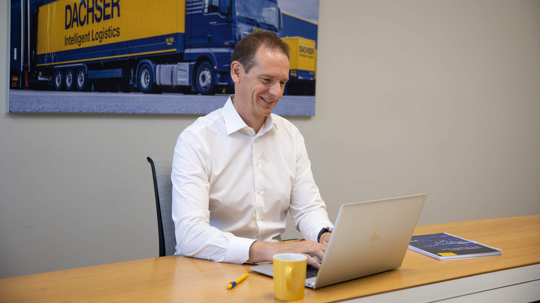 At DACHSER Iberia, the implementation of the sustainability strategy encompasses not only electric mobility but also energy management, emissions reduction, and cross-functional collaboration.