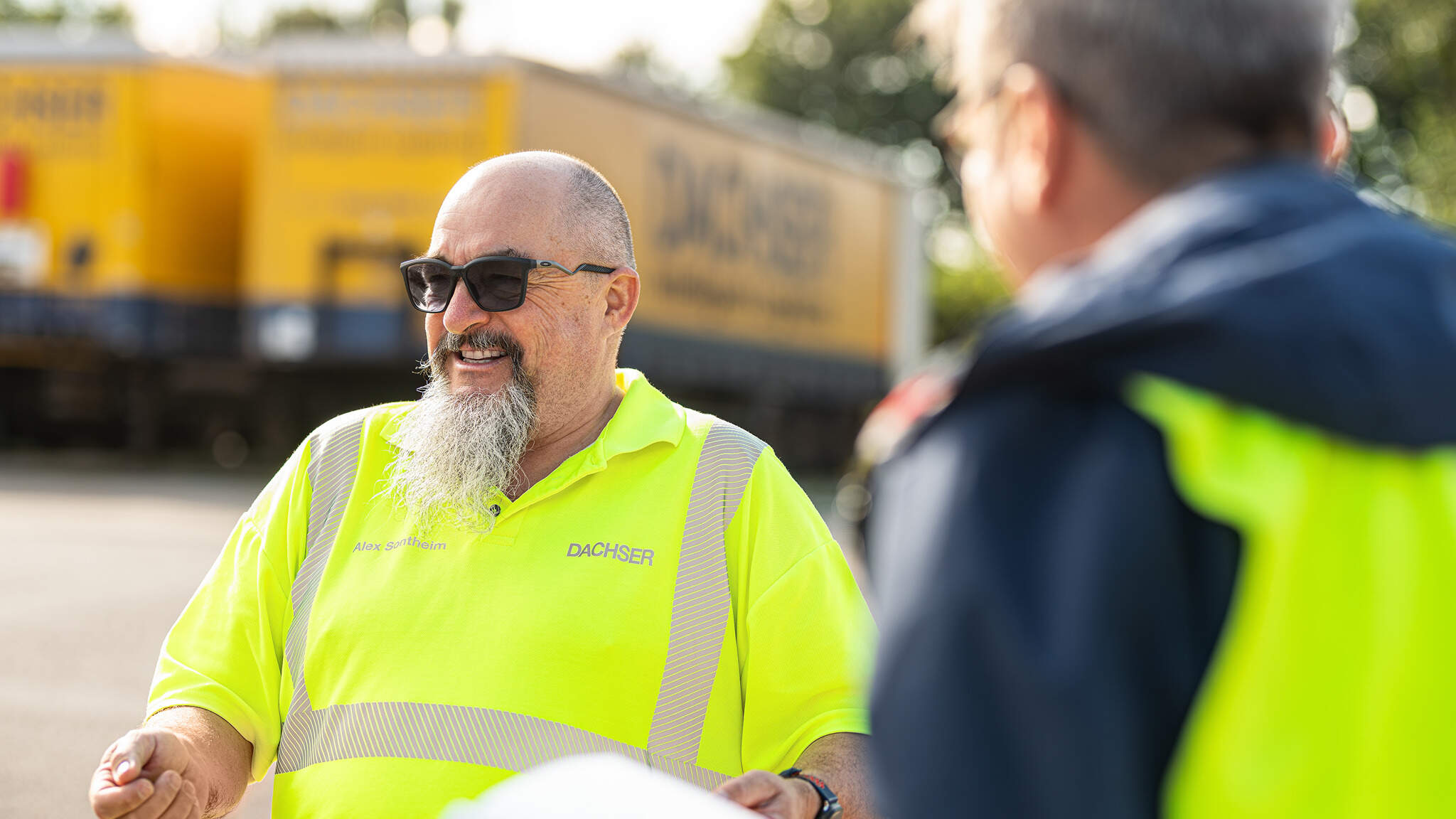 Alex Herz schl&auml;gt f&uuml;r Lkw, insbesondere f&uuml;r Lkw mit E-Antrieb. Es macht ihm Freude, seine Begeisterung und sein Wissen mit Kolleginnen und Kollegen zu teilen.