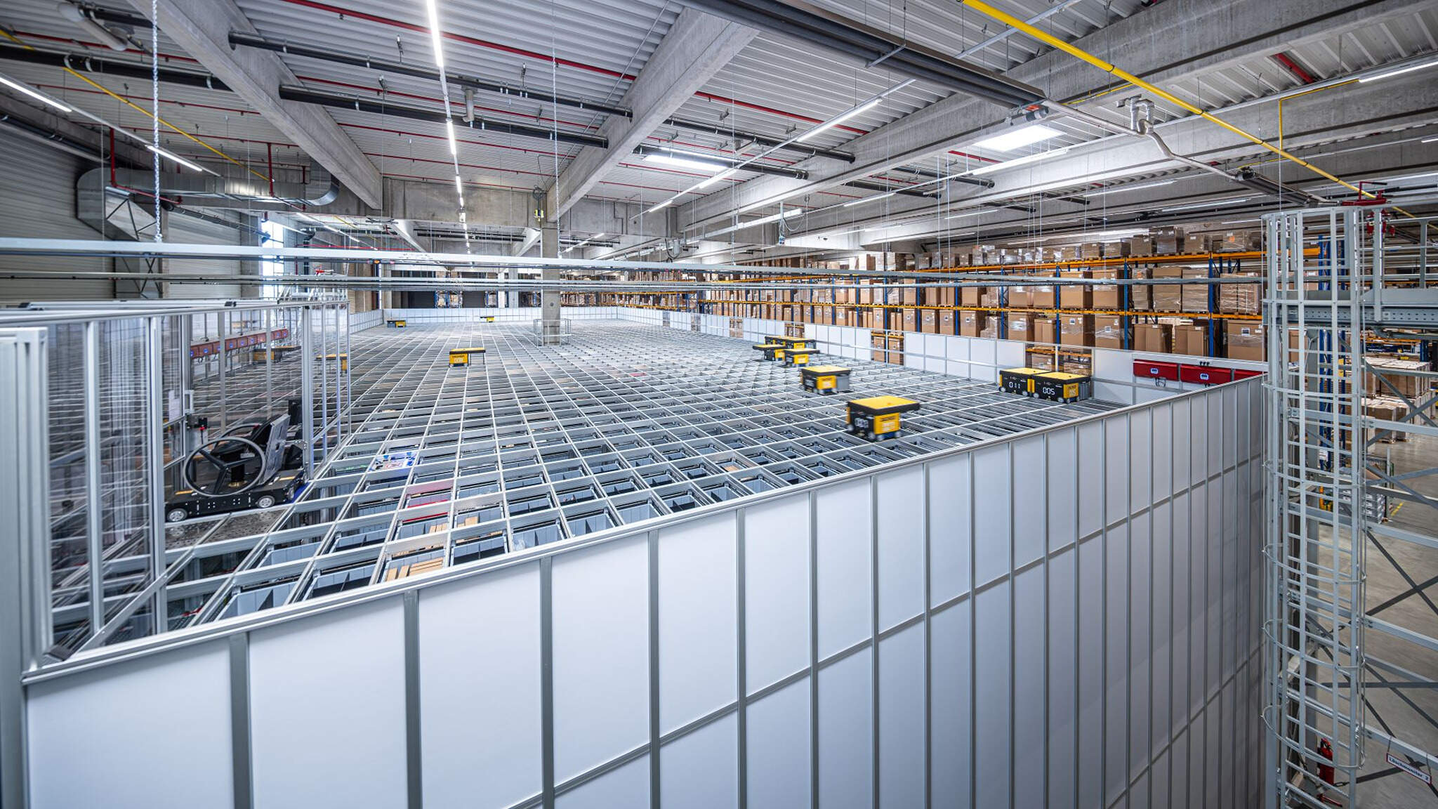 Der AutoStore im Logistikzentrum Karlsruhe ist der erste seiner Art bei DACHSER Der AutoStore im Logistikzentrum Karlsruhe ist der erste seiner Art bei DACHSER