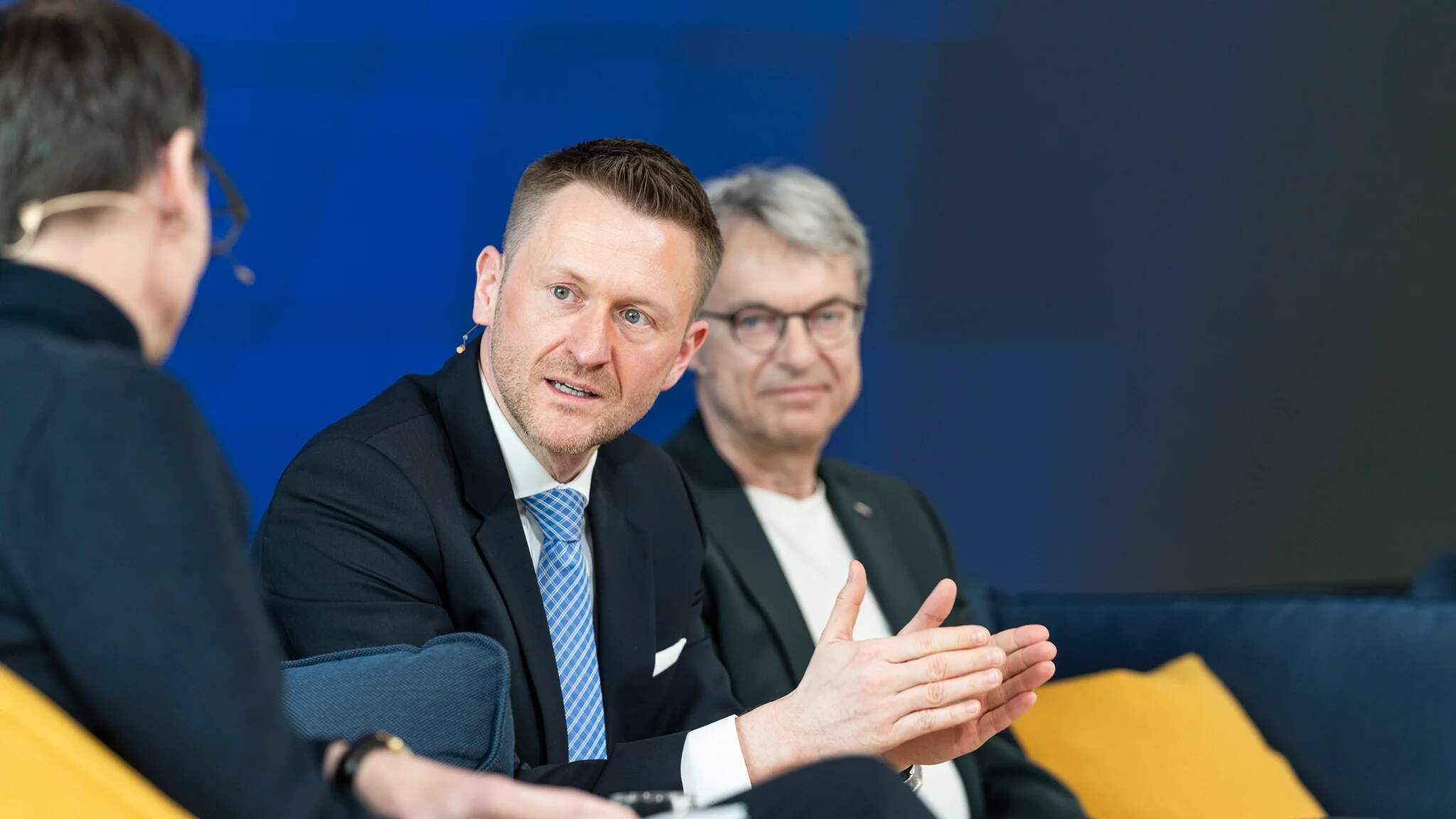 „Alles h&auml;ngt mit allem zusammen – wirtschaftlich, politisch und gesellschaftlich“, bringt Dr. Wolfgang Stefinger, Vorsitzender des Ausschusses f&uuml;r wirtschaftliche Zusammenarbeit und Entwicklung im Deutschen Bundestag, die Notwendigkeit von Corporate Political Responsibility auf den Punkt.