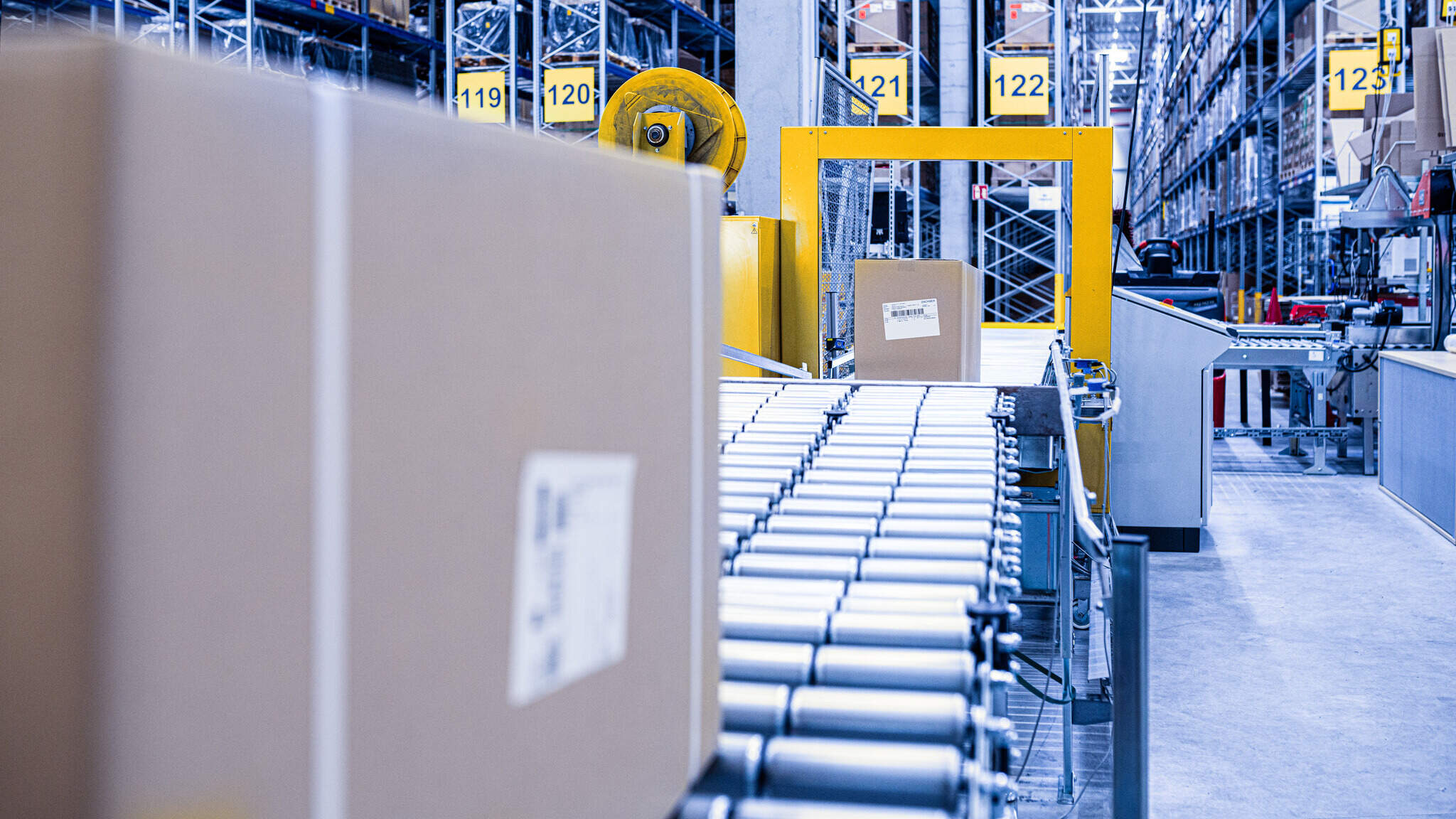 DACHSER b&uuml;ndelt die St&auml;rken f&uuml;hrender Kurier-, Express- und Paketdienstleister und kombiniert diese mit der eigenen Expertise im Transportmanagement.