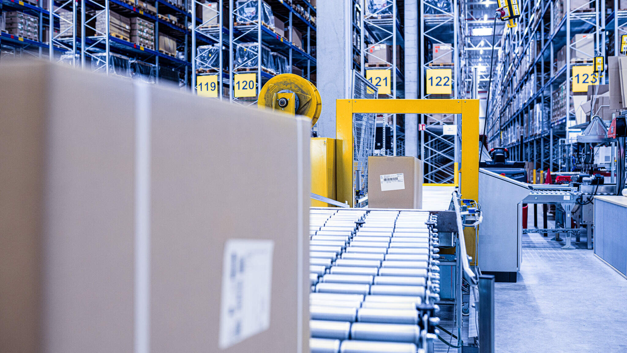 DACHSER b&uuml;ndelt die St&auml;rken f&uuml;hrender Kurier-, Express- und Paketdienstleister und kombiniert diese mit der eigenen Expertise im Transportmanagement.