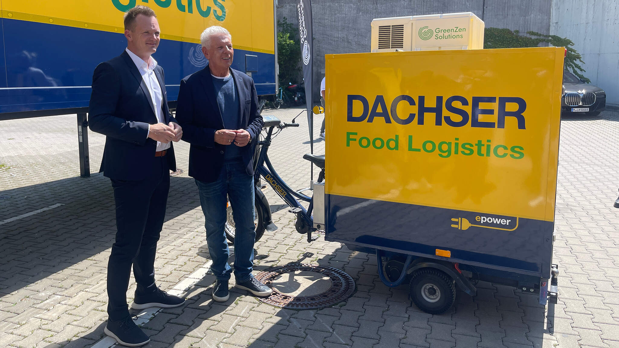 Stefan Behrendt, Managing Director Food Logistics bei DACHSER (l.) mit Dieter Reiter, Oberbürgermeister der Landeshauptstadt München Stefan Behrendt, Managing Director Food Logistics bei DACHSER (l.) mit Dieter Reiter, Oberbürgermeister der Landeshauptstadt München