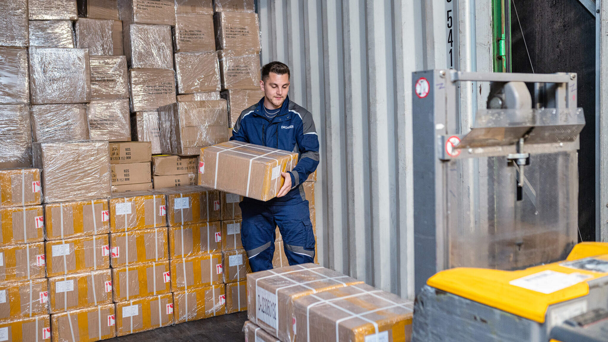 Bei LCL-Transporten werden kleinere Sendungen verschiedener Versender geb&uuml;ndelt und gemeinsam im Container auf die Reise geschickt.