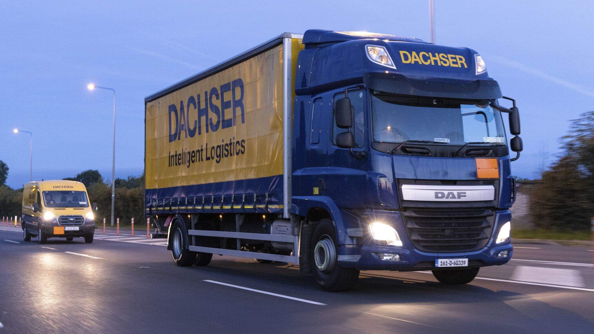 Das Transportnetzwerk von DACHSER Ireland verbindet Gefahrstofflagerung, Distribution und kundennahe Dienstleistungen zu einer integrierten Chemielogistikl&ouml;sung.