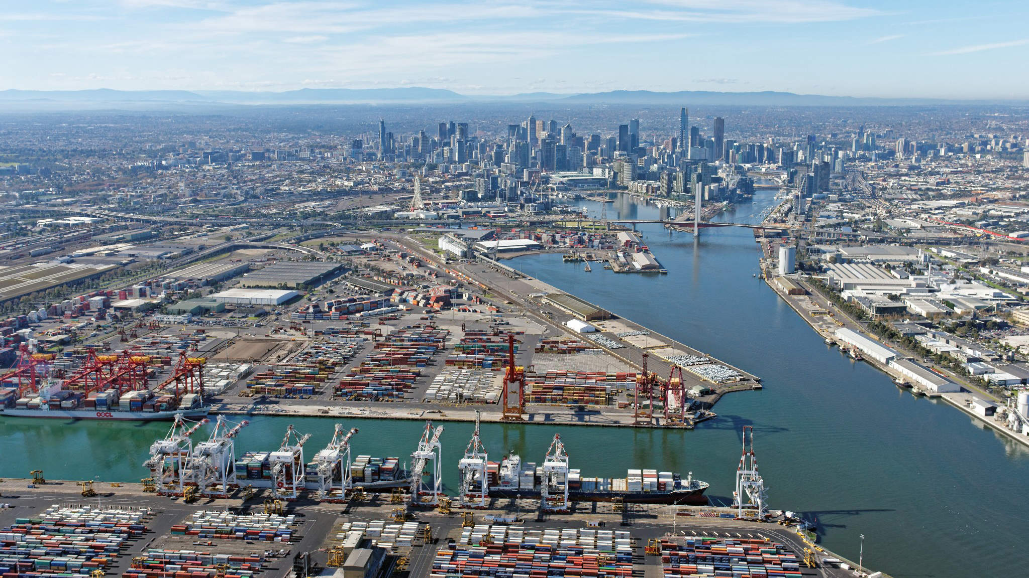 DACHSER hat ACA International mit Hauptsitz in Melbourne, Australien, erworben. DACHSER hat ACA International mit Hauptsitz in Melbourne, Australien, erworben.