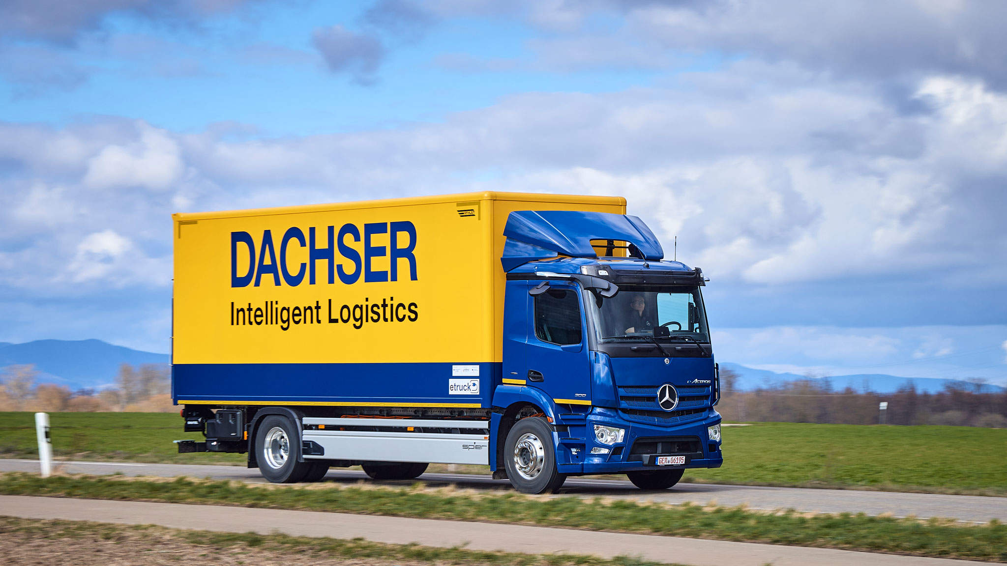 DACHSER bringt Serien-eActros zum Einsatz DACHSER bringt Serien-eActros zum Einsatz