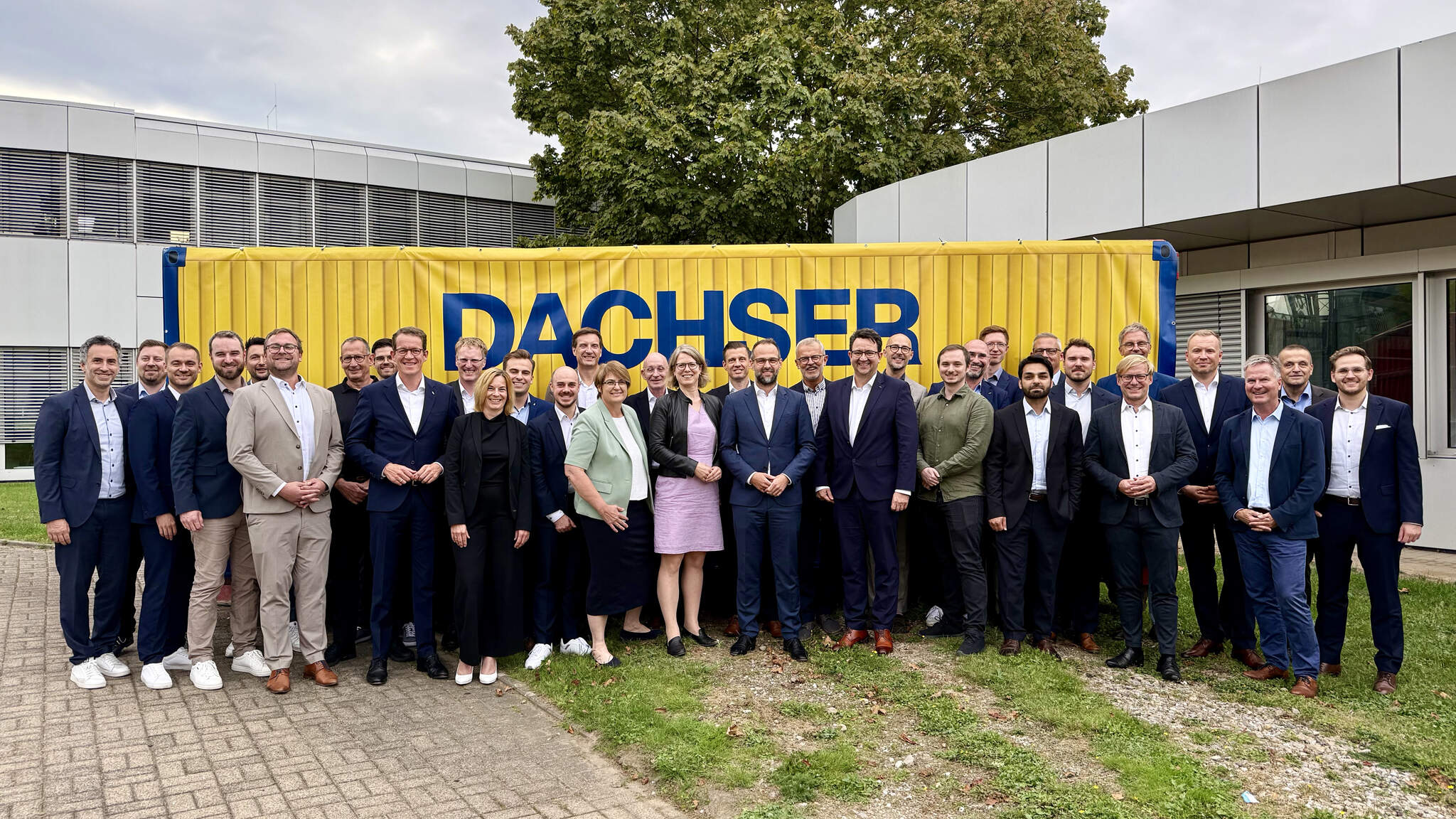 Gemeinsame Forschungs- und Entwicklungsteams von DACHSER, dem Fraunhofer IAIS und dem Fraunhofer IML im DACHSER Enterprise Lab
